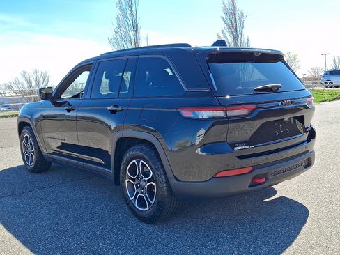 Certified 2022 Jeep Grand Cherokee Trailhawk w/ Luxury Tech Group III image 4