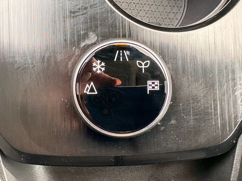 Used 2023 Nissan Rogue S image 26