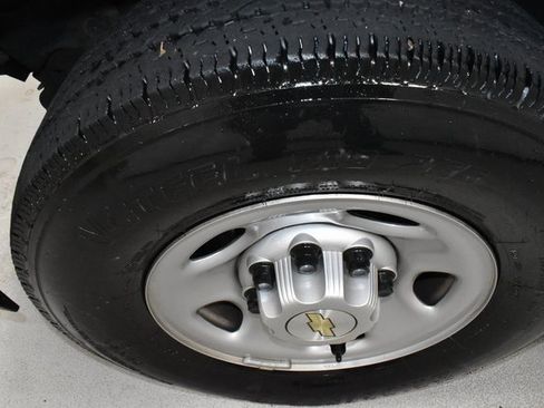 Used 2024 Chevrolet Express 2500 w/ Driver Convenience Package image 9