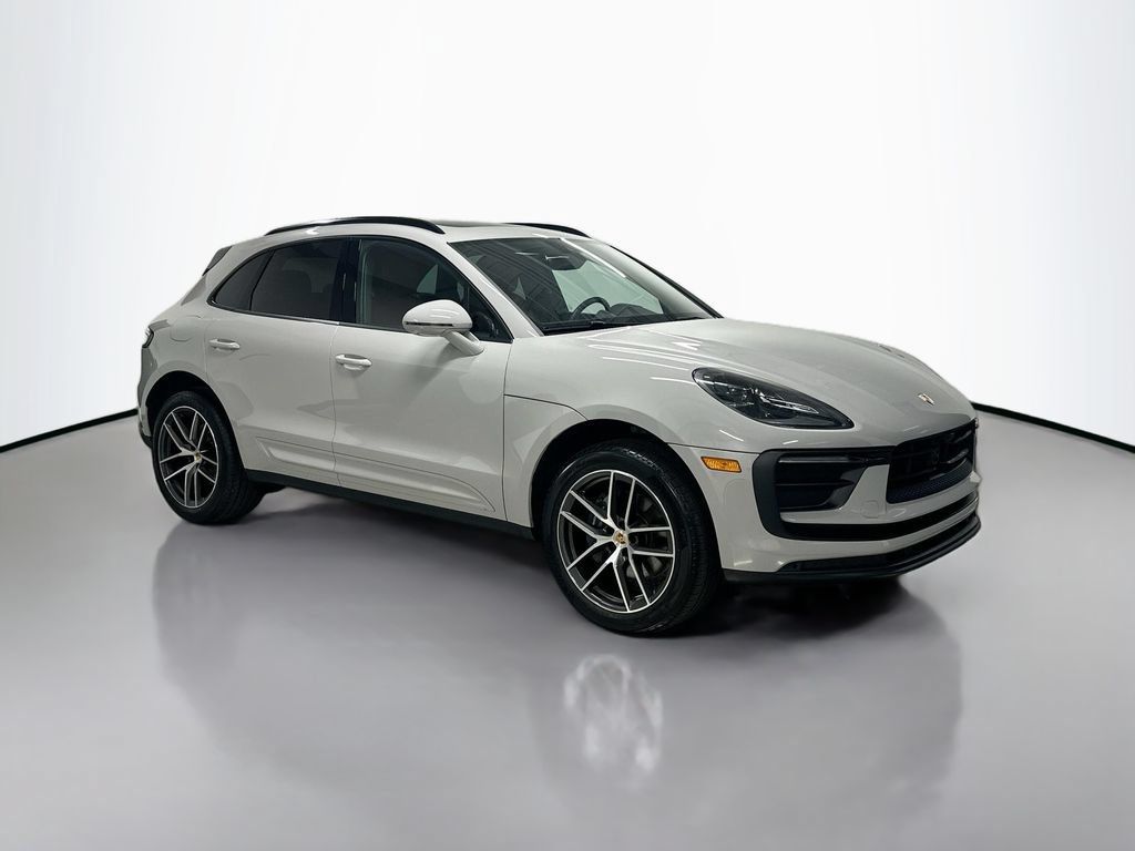 Used 2026 Porsche Macan AWD/4WD image 7
