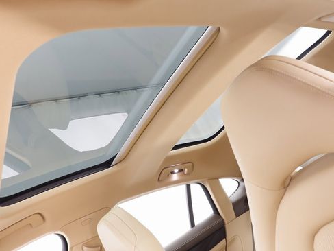 Used 2018 Porsche Panamera 4 image 15