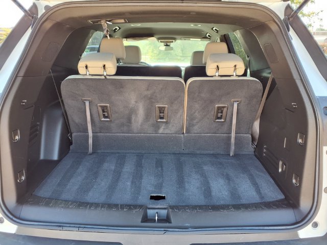 Used 2023 Chevrolet Traverse LS FWD image 13