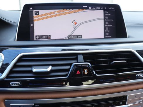 Used 2020 BMW 750i xDrive image 31