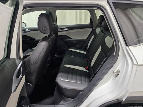 New 2026 Volkswagen Taos SEL image 28