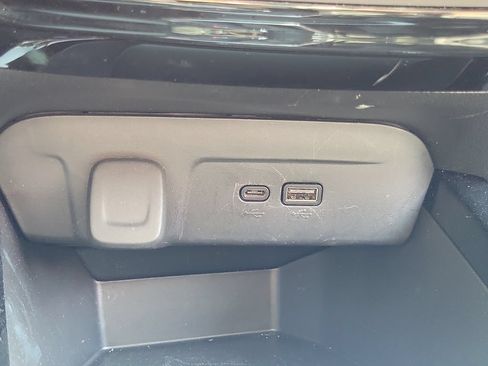Used 2025 Chevrolet Trax LT FWD image 31