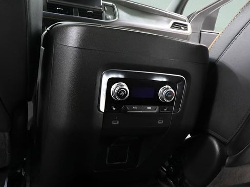 Used 2024 GMC Yukon XL AT4 w/ Technology Package AWD/4WD image 28