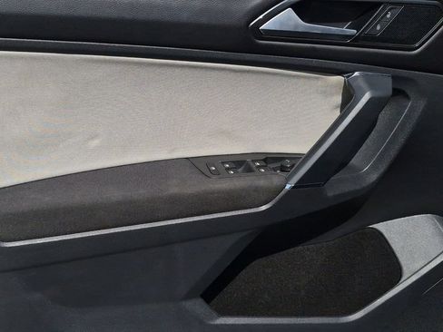 Used 2018 Volkswagen Tiguan S FWD image 11