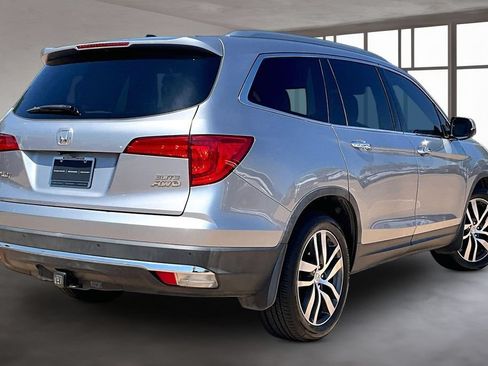 Used 2017 Honda Pilot Elite image 2