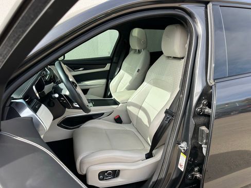 Used 2024 Jaguar F-PACE R-Dynamic S image 10