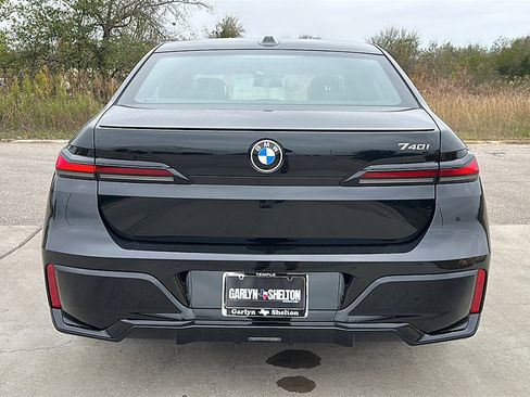 New 2026 BMW 740i image 7