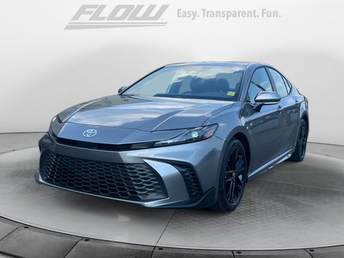 Used 2026 Toyota Camry SE w/ Convenience Package FWD image 4