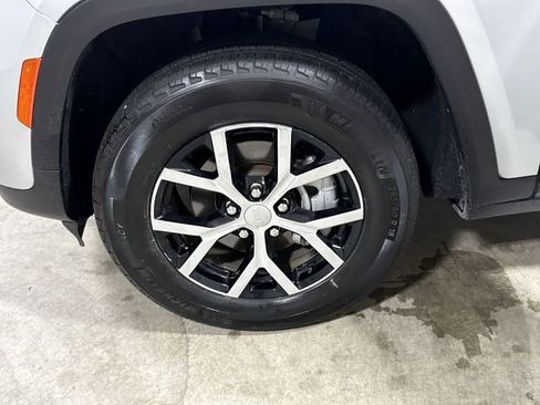 Used 2024 Jeep Grand Cherokee Limited AWD/4WD image 26