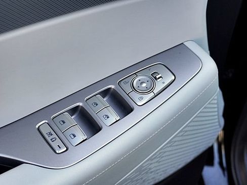 Certified 2025 Hyundai Palisade SEL FWD image 24
