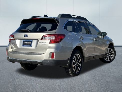Used 2017 Subaru Outback 2.5i Limited image 2
