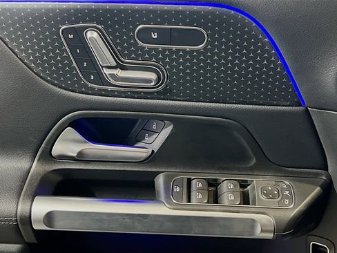 Used 2024 Mercedes-Benz GLB 250 image 12