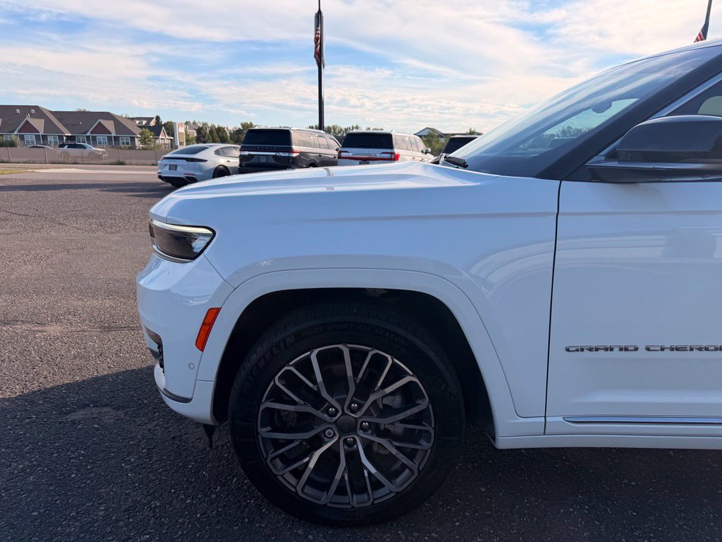 Used 2023 Jeep Grand Cherokee L Summit AWD/4WD image 10