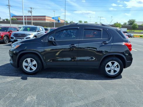 Used 2021 Chevrolet Trax LT w/ Driver Confidence Package FWD image 4
