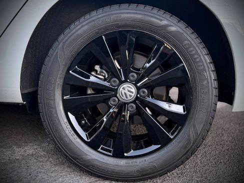 Used 2018 Volkswagen Golf SE FWD image 19