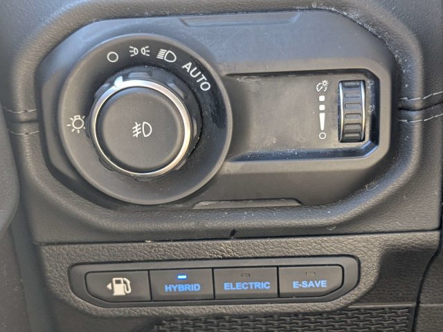 Used 2024 Jeep Wrangler Unlimited Sahara AWD/4WD image 26