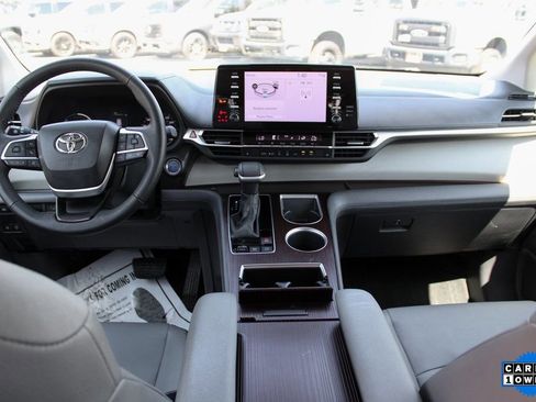 Used 2023 Toyota Sienna XLE AWD/4WD image 22