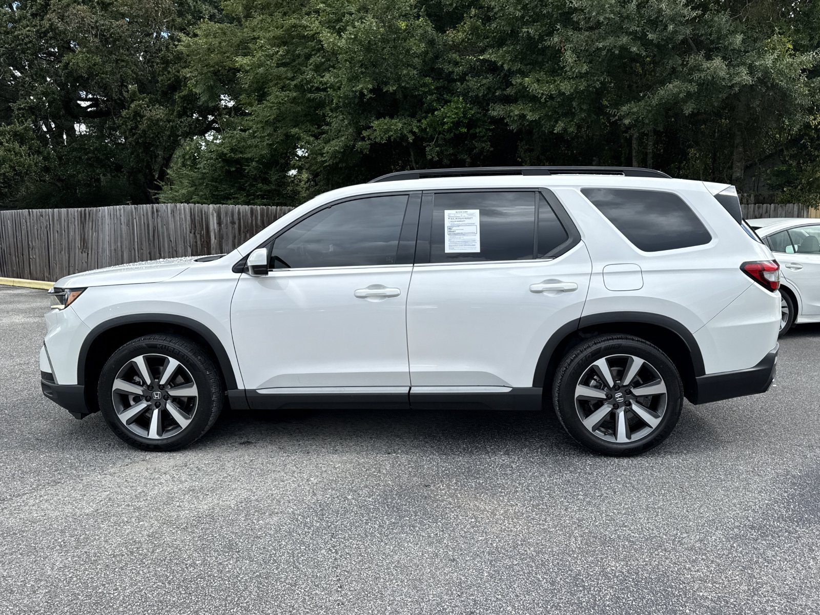 Used 2023 Honda Pilot Touring image 2