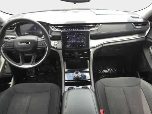 Used 2023 Jeep Grand Cherokee Laredo AWD/4WD image 9
