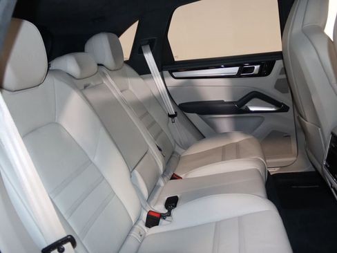 Used 2020 Porsche Cayenne Turbo AWD/4WD image 78