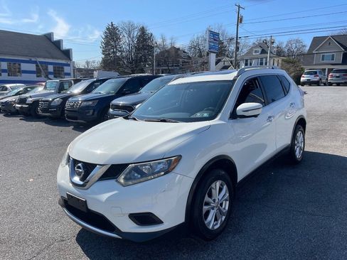 Used 2016 Nissan Rogue SV w/ SV Premium Package AWD/4WD image 2