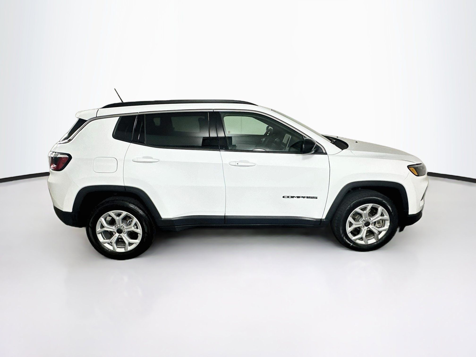Used 2025 Jeep Compass Latitude AWD/4WD image 10