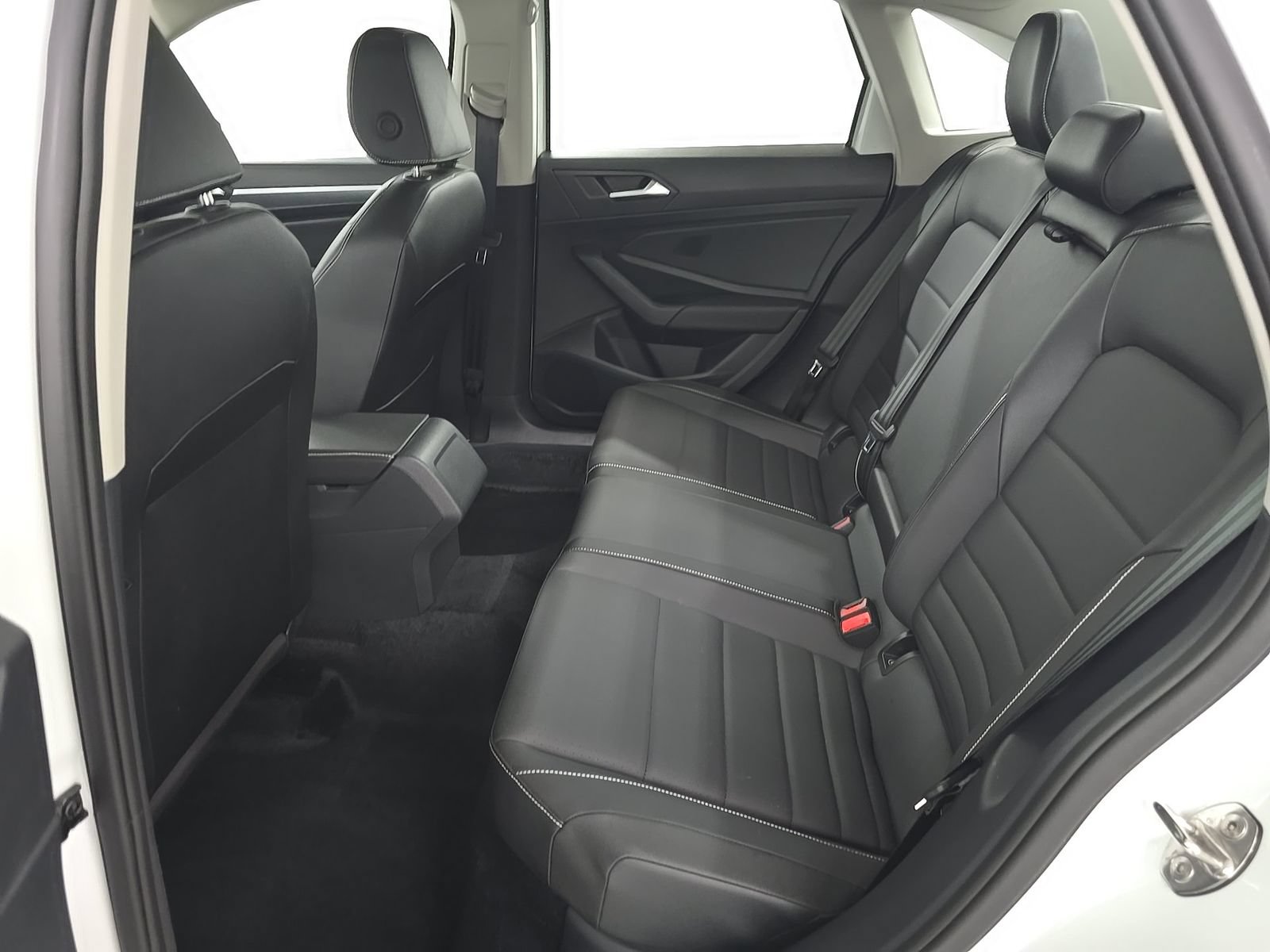 Used 2024 Volkswagen Jetta SE w/ Panoramic Sunroof Package FWD image 24