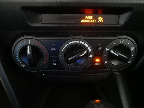 Used 2014 MAZDA MAZDA3 i Sport image 23