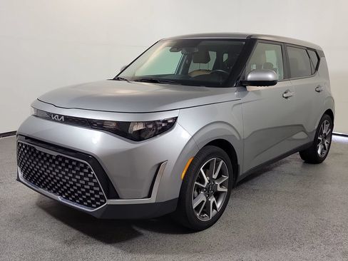 Used 2024 Kia Soul EX w/ Option Group 015 FWD image 3