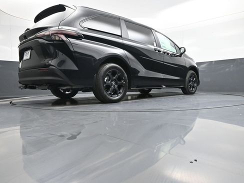 New 2026 Toyota Sienna XLE Woodland Edition image 32