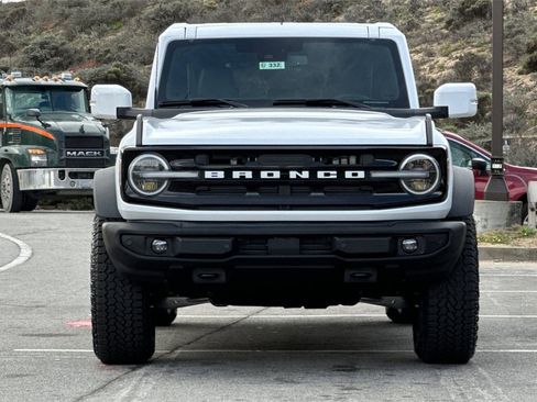 New 2025 Ford Bronco Outer Banks w/ Sasquatch Package image 2