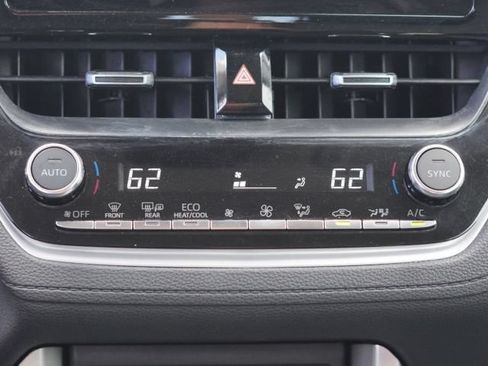 Used 2025 Toyota Corolla Cross XLE FWD image 25