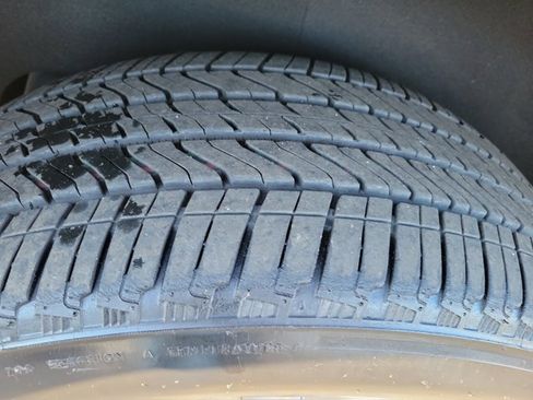 Used 2024 GMC Yukon Denali w/ Denali Reserve Package image 10