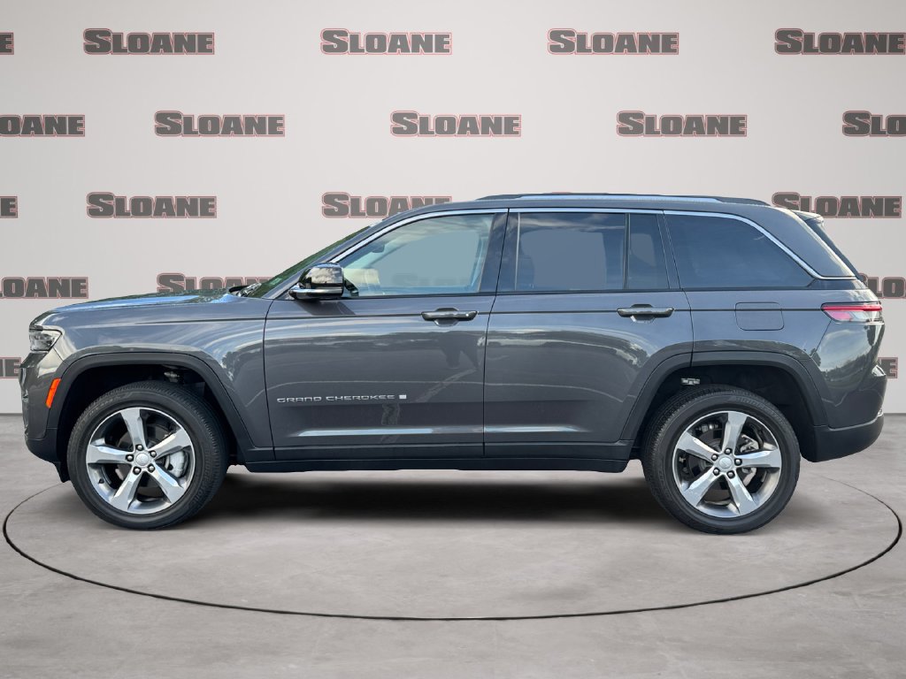Used 2022 Jeep Grand Cherokee Limited AWD/4WD image 2