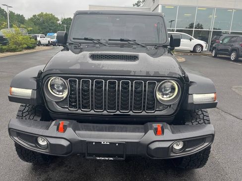 Used 2025 Jeep Gladiator Mojave w/ Convenience Group AWD/4WD image 9