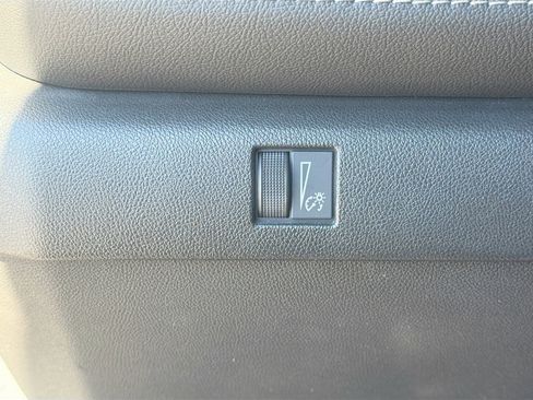 Used 2023 Chevrolet Colorado LT w/ LT Convenience Package image 33