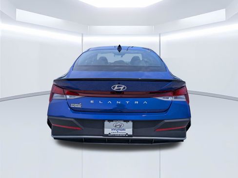 Certified 2025 Hyundai Elantra Sport FWD image 5