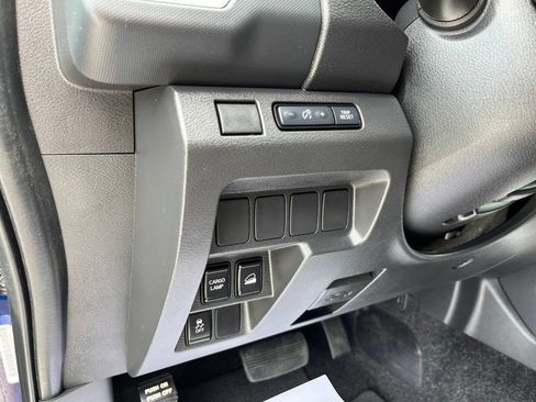 Used 2023 Nissan Frontier SV AWD/4WD image 8