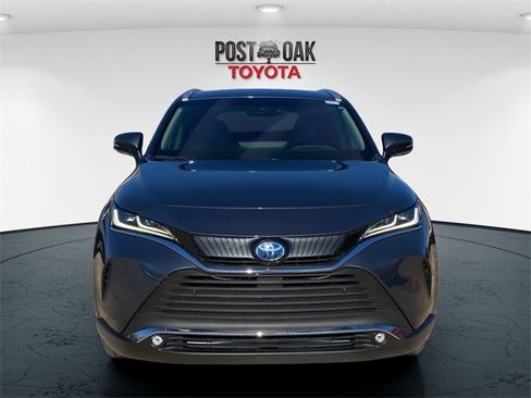 Used 2024 Toyota Venza XLE image 2