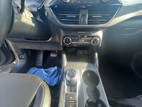 Used 2022 Ford Escape Titanium FWD image 11