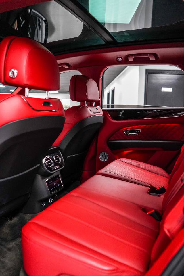 Used 2022 Bentley Bentayga AWD/4WD image 31