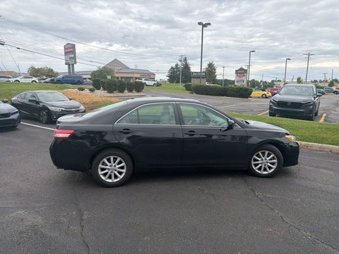 Used 2011 Toyota Camry XLE w/ XLE Extra-Value Pkg #2 FWD image 9