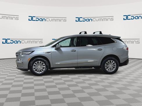 Used 2023 Buick Enclave Essence image 6