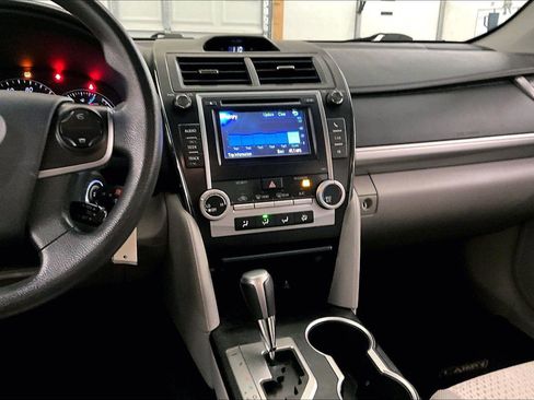 Used 2012 Toyota Camry LE image 7