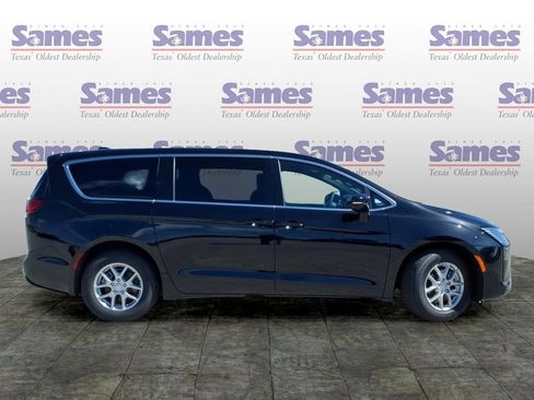 New 2027 Chrysler Pacifica Select FWD image 4
