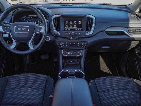 Used 2024 GMC Terrain SLE image 25