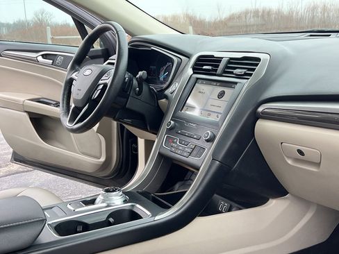 Used 2019 Ford Fusion SEL image 27